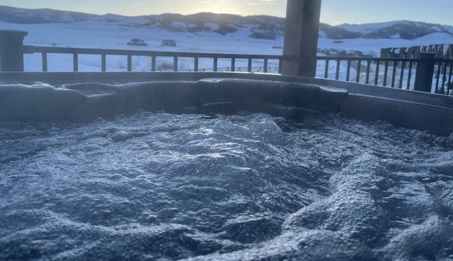 Grand Elk Retreat - HOT TUB - Ski, Golf, Fish