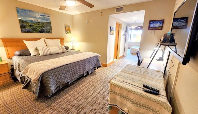 Grand Lodge Hotel | 1 Bedroom | Walk to the Lifts | Outdoor Pool & Hot Tub | Gym
