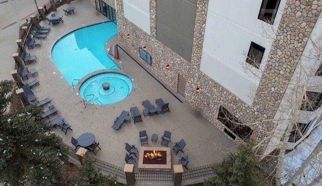 Grand Lodge Studio 414 — 3-Min Walk to Lifts | Hot Tub | Pets OK | Sleeps 4