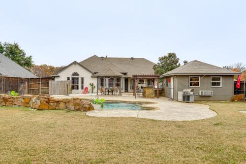 Group-Friendly Burleson Getaway w/Outdoor Oasis