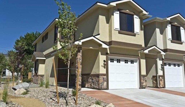 Group Retreat Modern Family Friendly 3 Bed 3 Bath 30 Mins From Lake Tahoe