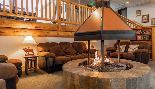 Group Vacation! Two Great Units Near Ski Slopes/Four Points, Full Kitchens