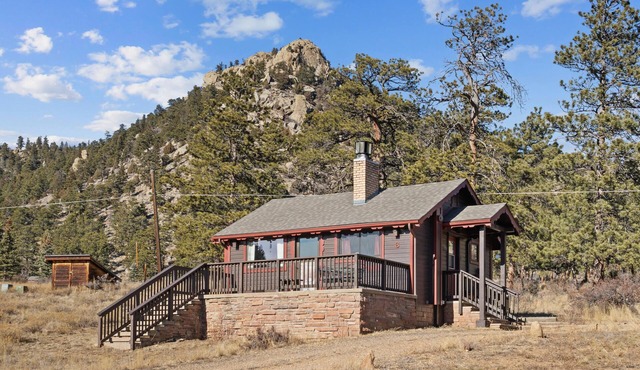 Haiyaha - 1 bedroom cabin with amazing views and summer pool