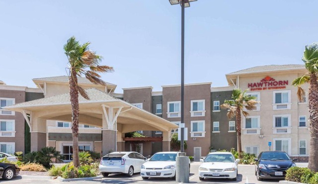 Hawthorn Suites