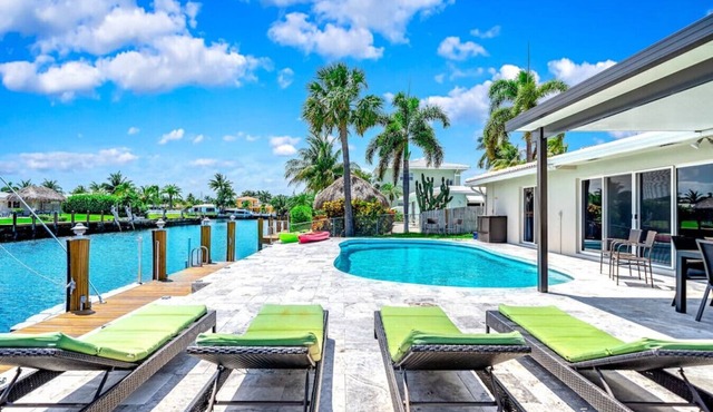 Heated Pool! Waterfront+Kayaks! 1 Mile To Beach!