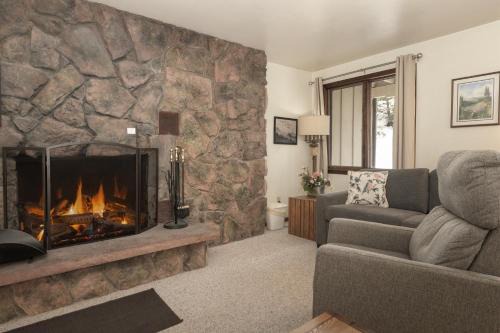 Hideaway Village Alpine 4