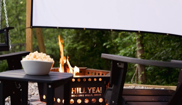 Hill Yea! Deck Fireplace + Hot Tub + Fenced Dog Run + EV Charger