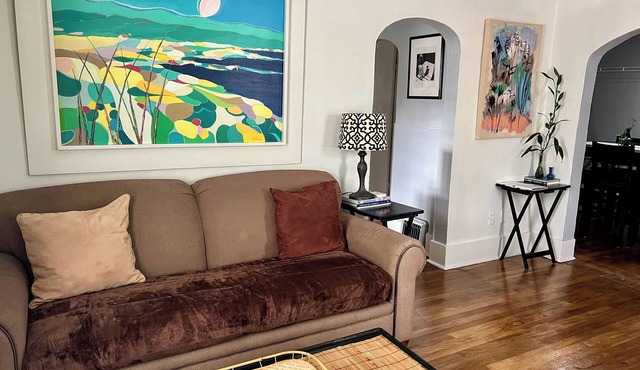 Historic cottage for solo travelers and couples, 5 min to downtown COS