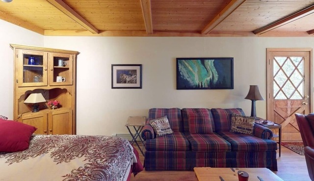 Historic Edwards home Lake Creek