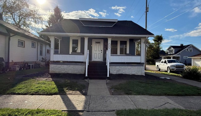 Historic Family Cottage Pet Friendly Uhrichsville OH