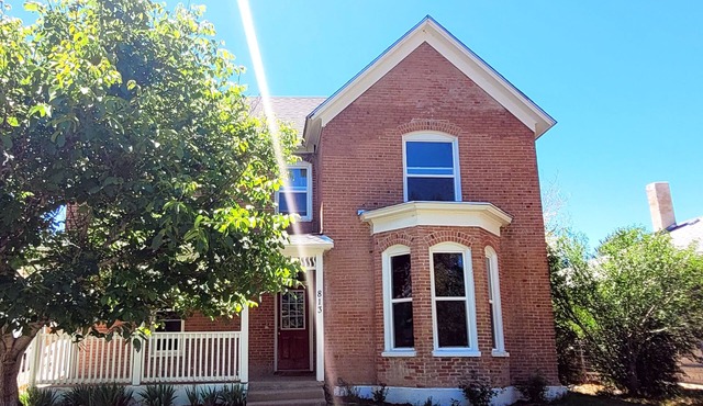 Historic Western Oasis w/AC & Parklike Backyard