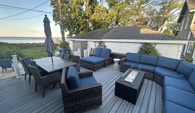 Holiday House · Lakeview House on Rye Beach