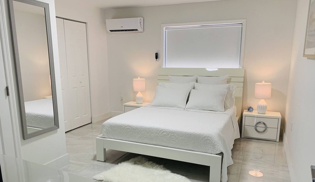 Hollywood Private Apartment Close to the Beach and Downtown