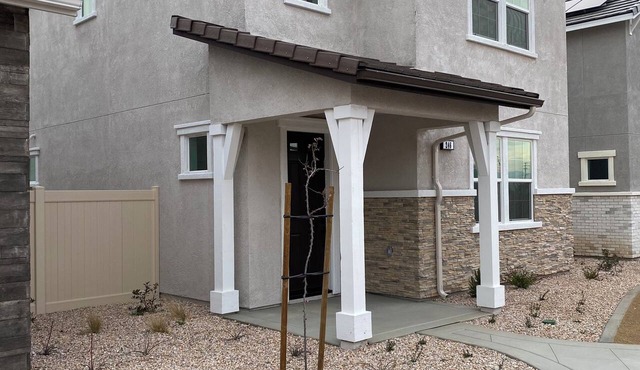 Home away from Home/Beautiful 3-bedroom house in charming Palmdale