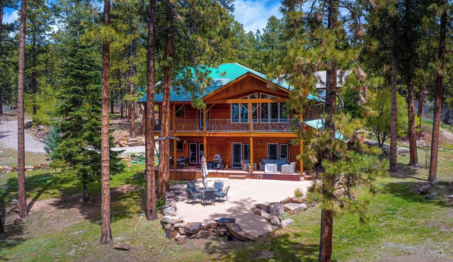Home with Amazing Mountain Views on 8 acres - 20 Min to Dgo