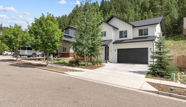 Hot Tub/Air Conditioning/Close to Downtown/Pet Friendly