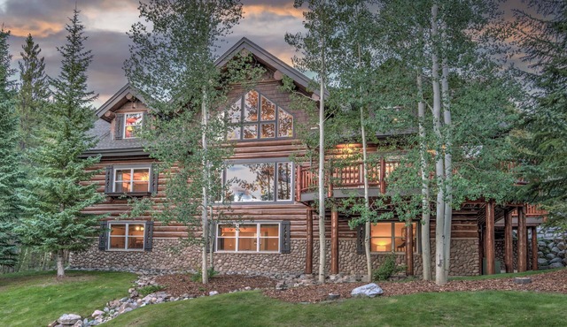 Hot Tub + Close to Downtown + Mtn Views - Twin Eagles Lodge