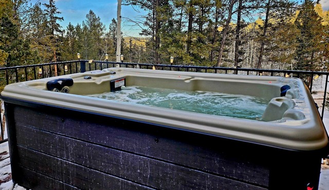 HOT TUB ~ Corner-Lot ~ Lux. Mnt. Lvng.~ No Pet Fee ~ Starlink ~ Family Fun!