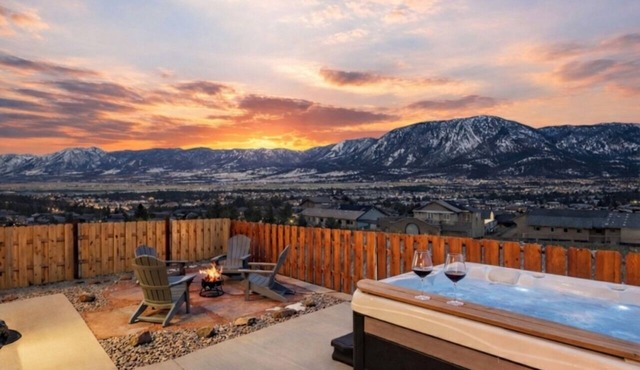 Hot Tub, IR Sauna. Game Room & Mountain Views – Venues, restaurants, and more!