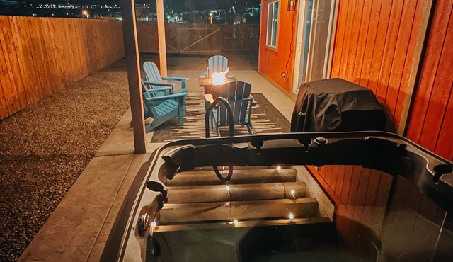 Hot Tub/King bed in Old Colorado City