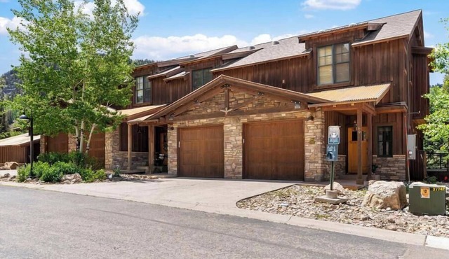 Hot Tub & Pool, Pet-Freindly, Hiking/Fishing Close!