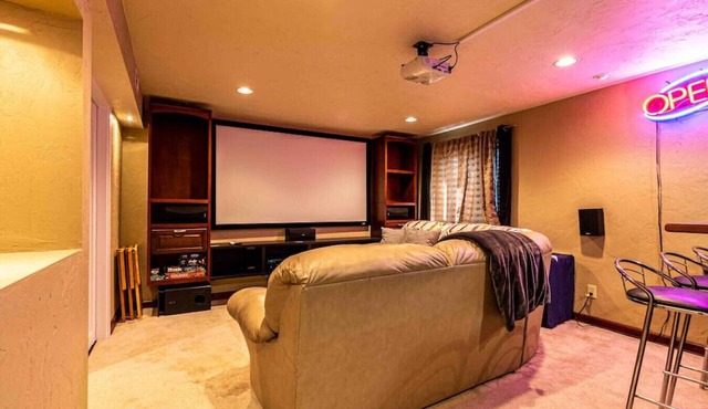 Hot Tub | Theater | Firepit | Gym | Yard | Foosbal