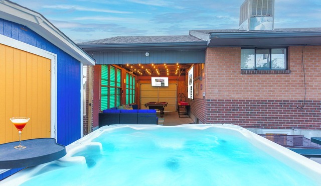 HotTub Theater Gameroom Outdoor PoolTable 420