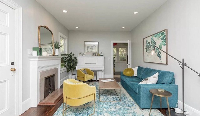 Huge charming home - 5 min to historic downtown and beach! Quiet neighborhood.