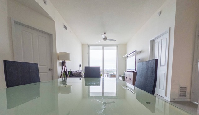 HUGE WEEKLY & MONTHLY DISCOUNTS - Luxury Building with all the best amenities!