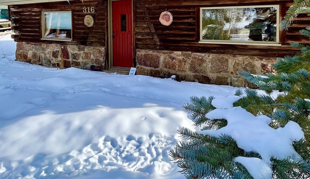 Hummingbird Haus | Rustic Retreat