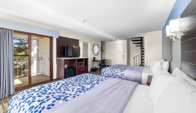 Iconic Spiral Staircase 2BR Suite | 1 King + 2 Queens | Santa Cruz