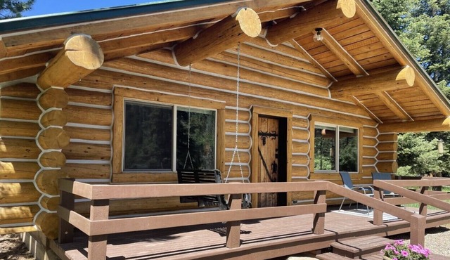Idyllic Log Cabin Getaway