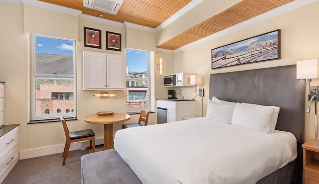 Independence Square 305 | Remodeled, 3rd Floor Hotel Room in Aspen's Best Location