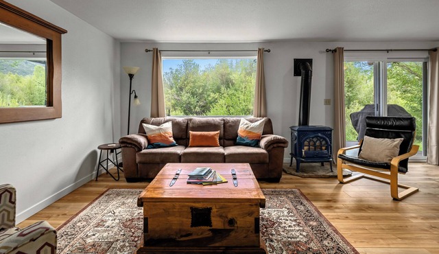 Indian Meadows Getaway! Dog Friendly, Core Trail Access & Views!