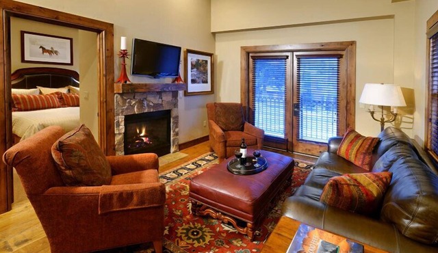 Innsbruck Aspen | Deluxe One-Bedroom Junior Suite 02 w/Hot tub Access, Centrally located