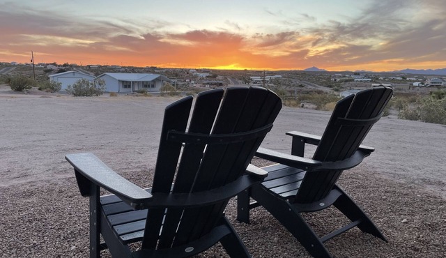 Joshua Tree Retreat Near Grand Canyon West Sunset Views & Stargazing