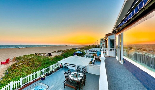 June 10% OFF - Waterfront Beach Home w/Amazing Views, Jacuzzi + Deck