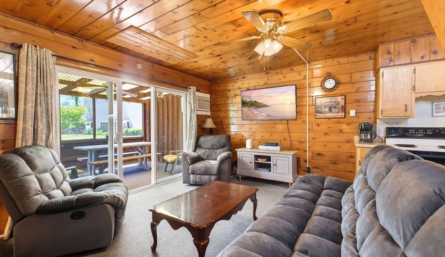 Juniper Presents: Chalet #56 Screened Porch, Pool & Resort Amenities
