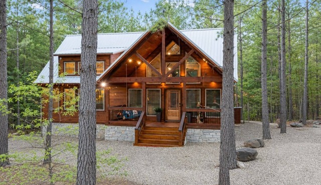 Just Chillin' - Romantic Luxury, Arcade, Outdoor Amenities, Hot Tub