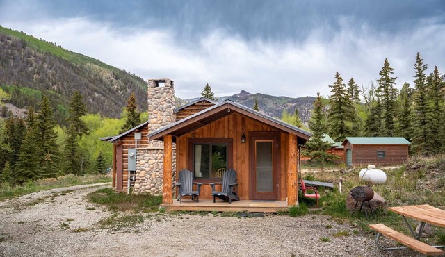 Keepin' It Reel - Large Cabin for the Whole Family at Historic Vicker's Ranch - Sleeps 10