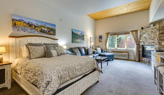 Keystone Condo Near Hiking, Biking & Fun