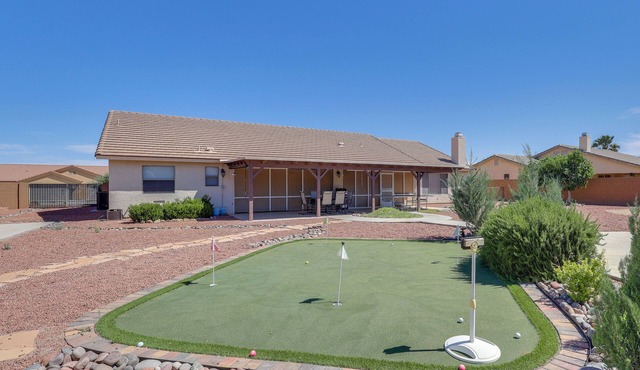 Kingman Mtn-View Home w/Putting Green & Ping-Pong