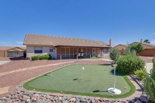 Kingman Retreat w/Mtn View, Putting Green & Games