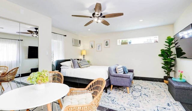 La Moderna: A Private Guesthouse
