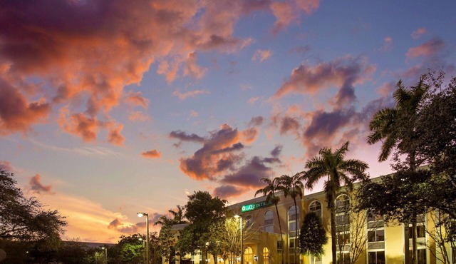 La Quinta Inn & Suites by Wyndham Sunrise