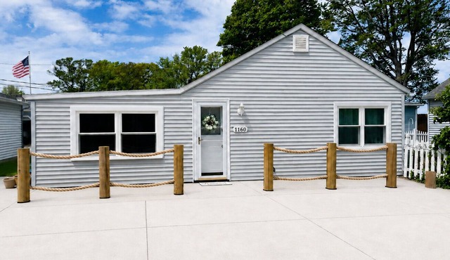 Lake Erie Cottage w/Private Beach Access - Couples Retreat