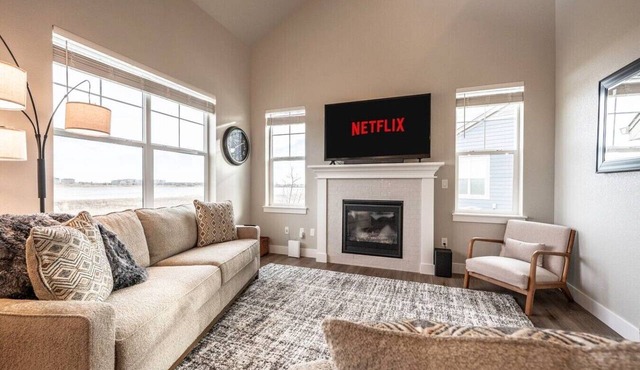 Lake Front Family Friendly Home With Comfort and Luxury