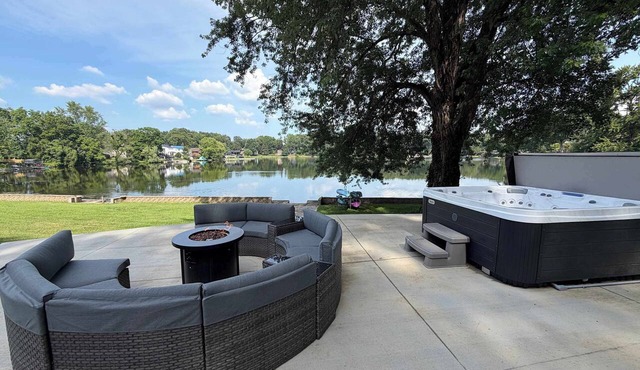 Lakefront Escape- Hot Tub & Putt-Putt