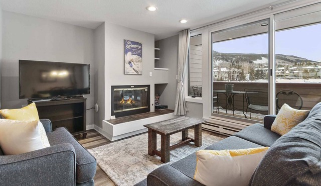 Lakefront Retreat with Amazing Views, Easy Shuttle