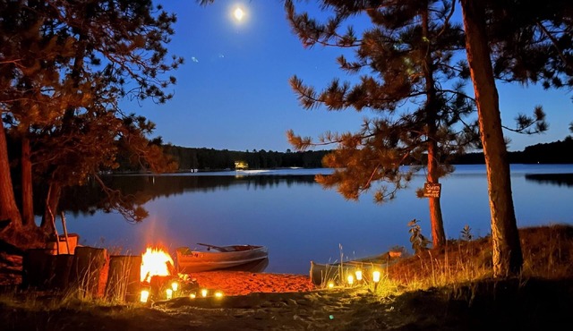 Lakefront-Semi Rustic Cabin-8.5 acres. Woods and lake, nature at its finest!